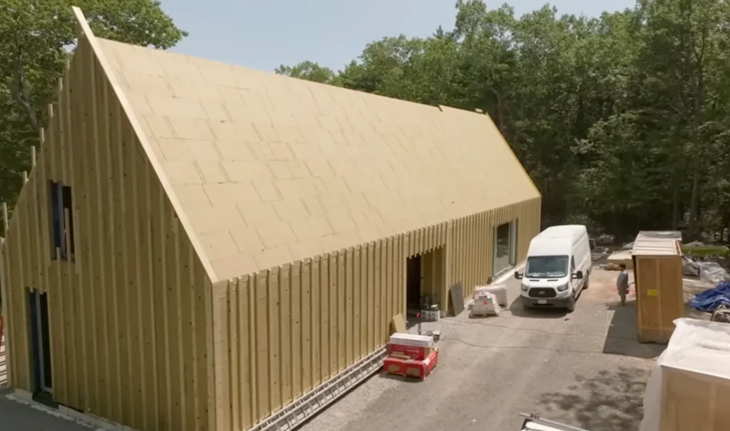 Mineral wool insulation covering the whole exterior